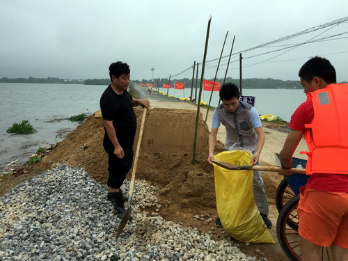 大学生江亲龙:返乡抗洪抢险保卫家园 冲在一线传递青春正能量